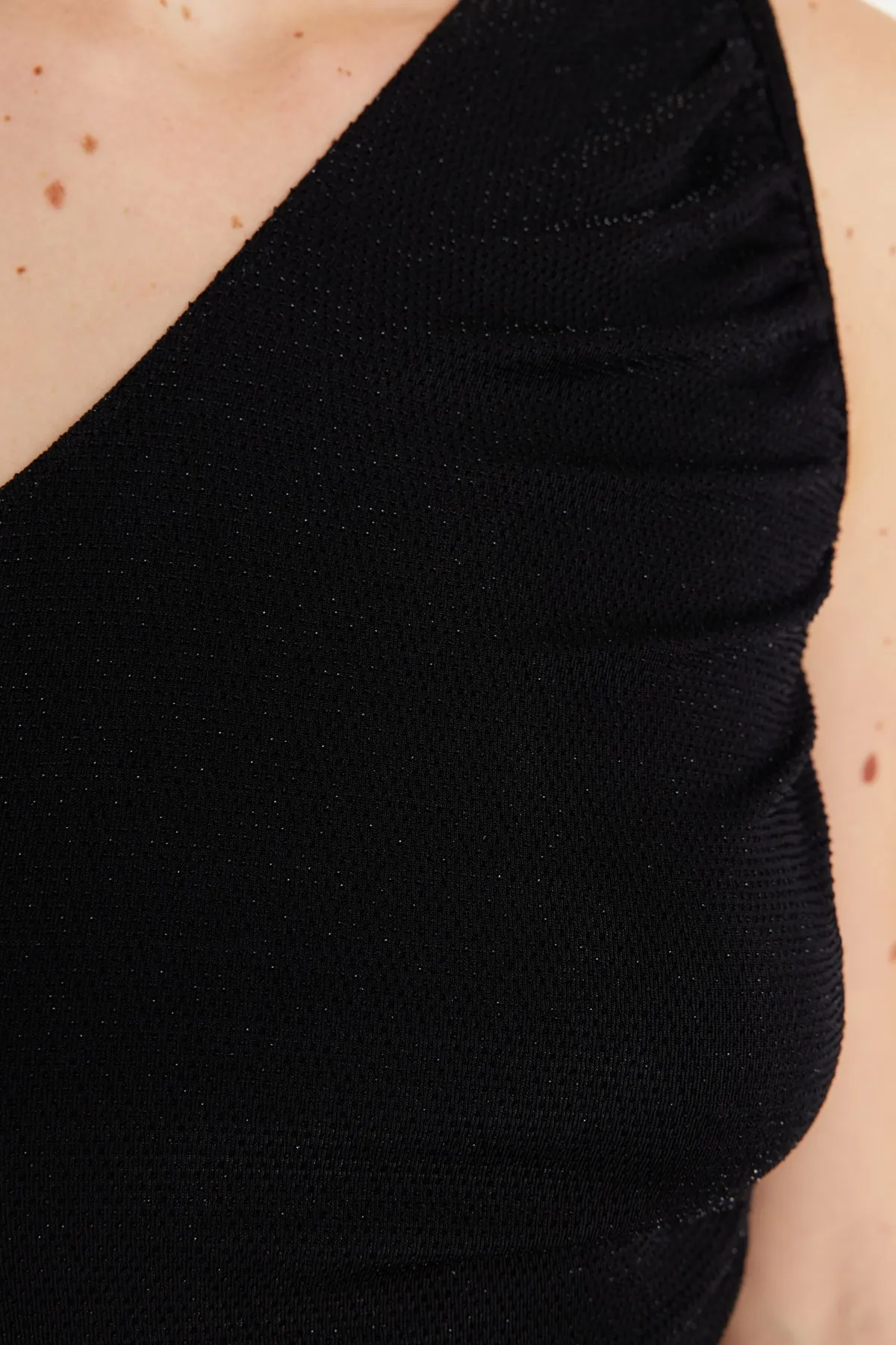 Trendyol Collection  Schwarzes, tailliertes, gestricktes, glänzendes, stilvolles Abendkleid TPRSS23EL00060