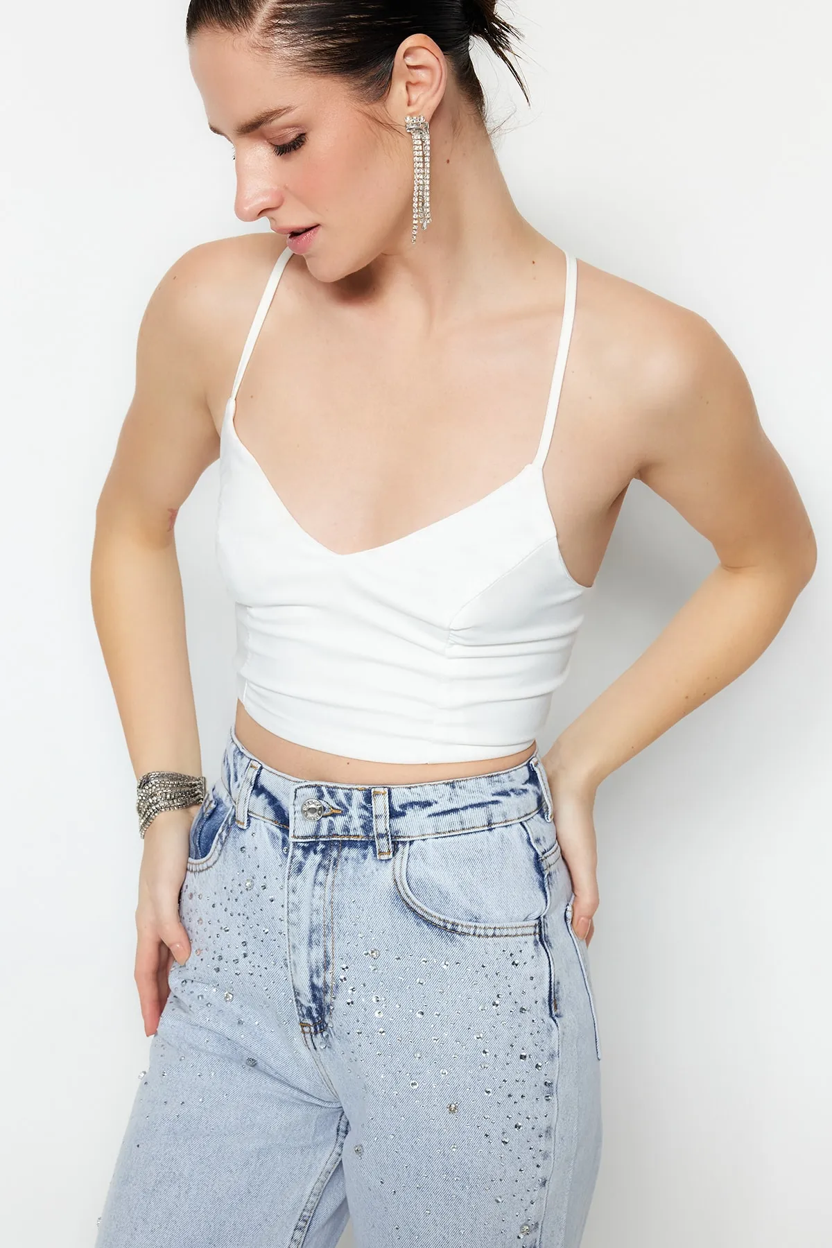 Trendyol Collection  Ecrufarbenes, bauchfreies, gefüttertes Bustier aus Webstoff TPRSS21BS0009