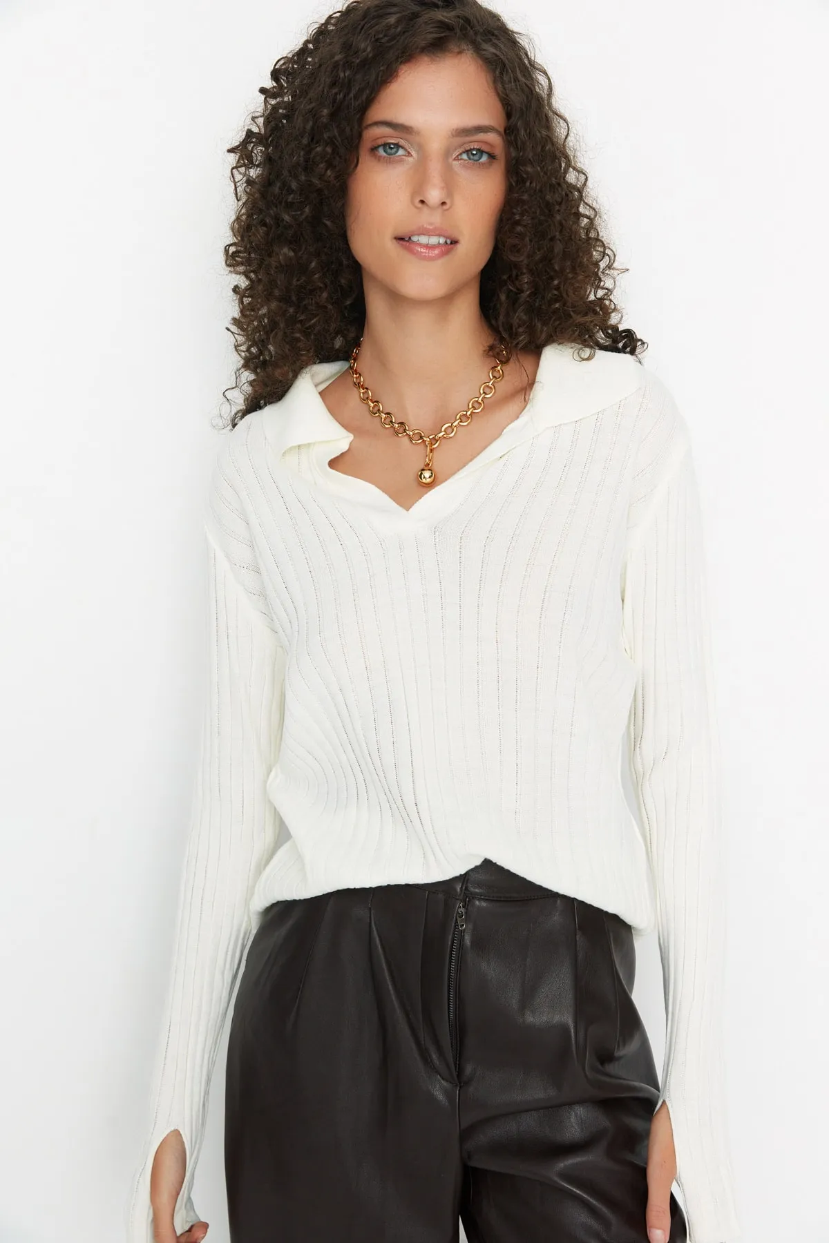 Trendyol Collection  Ecrufarbener Strickpullover mit Rollkragen TWOAW21KZ1113
