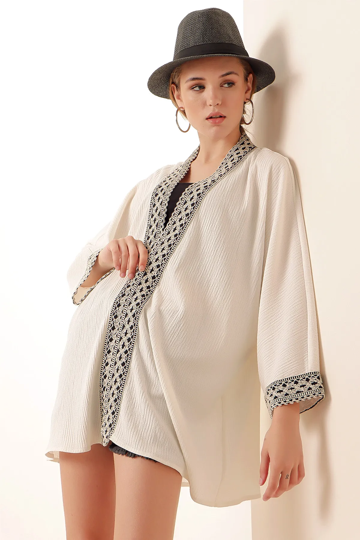 Bigdart  5866 Bestickter Strickkimono – Weiß