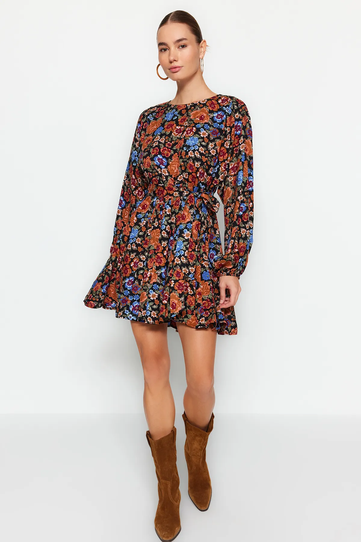 Trendyol Collection  Mehrfarbiges Viskose-Webkleid mit Gürtel und Volantrock TWOAW24EL00739