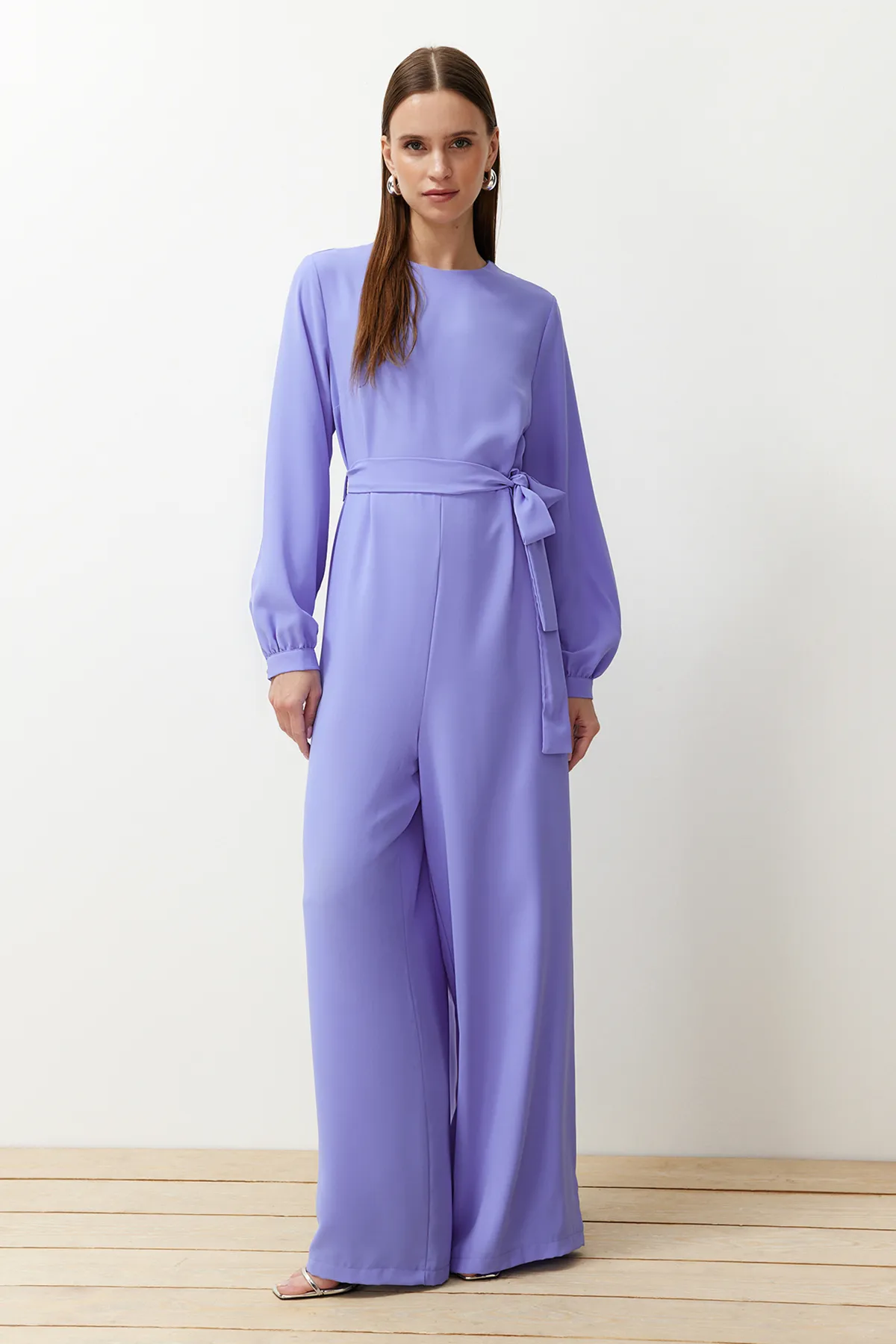 Trendyol Modest  Fliederfarbener Cape-Jumpsuit-Abendanzug mit Quasten TCTAW24DB00007