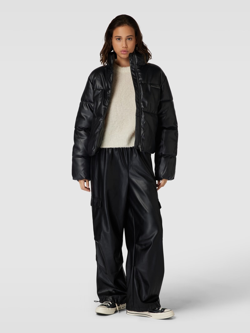 Steppjacke mit Stehkragen in schwarz