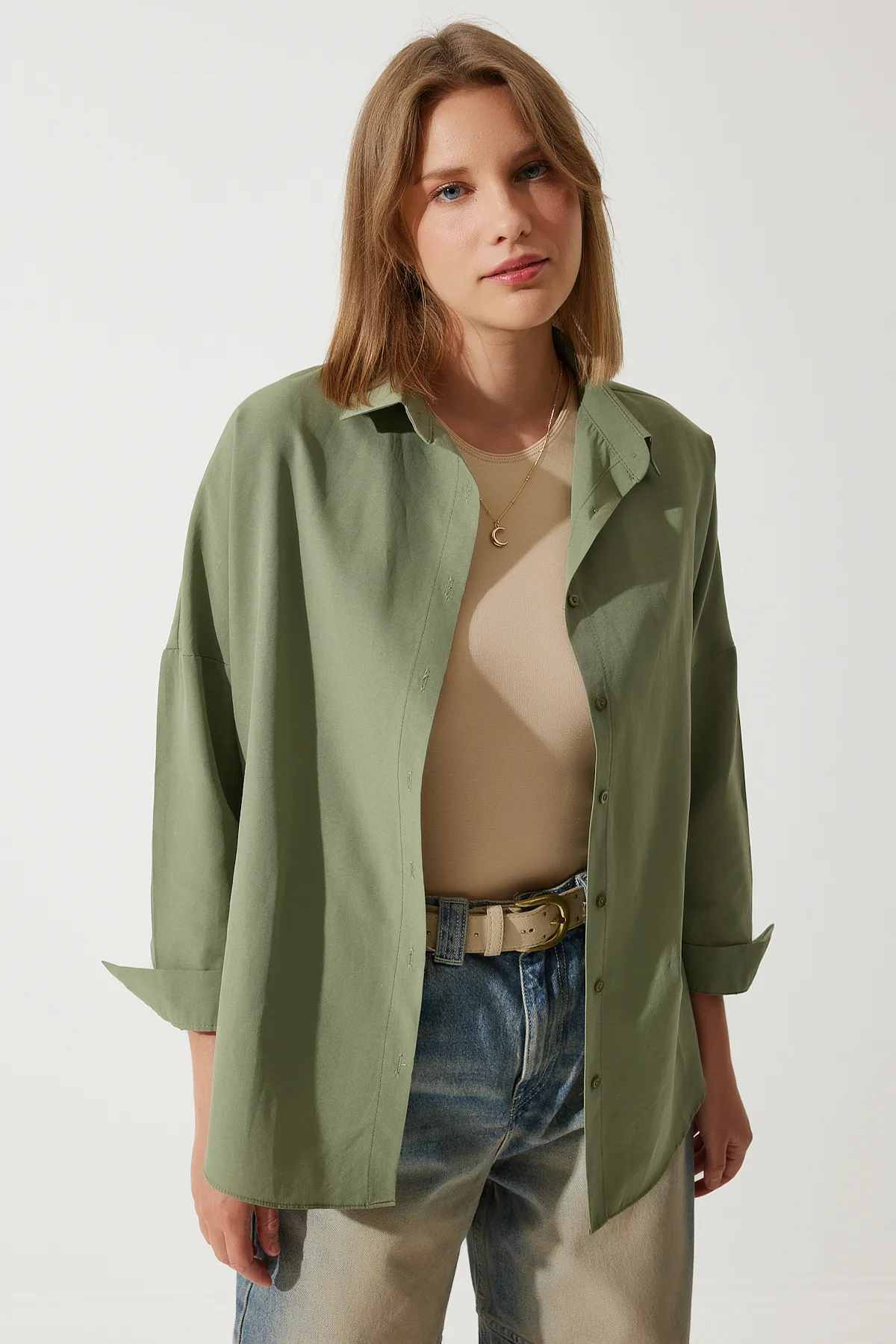 Happiness İstanbul  Khakifarbenes, langes Basic-Shirt für Damen in Übergröße DD00842