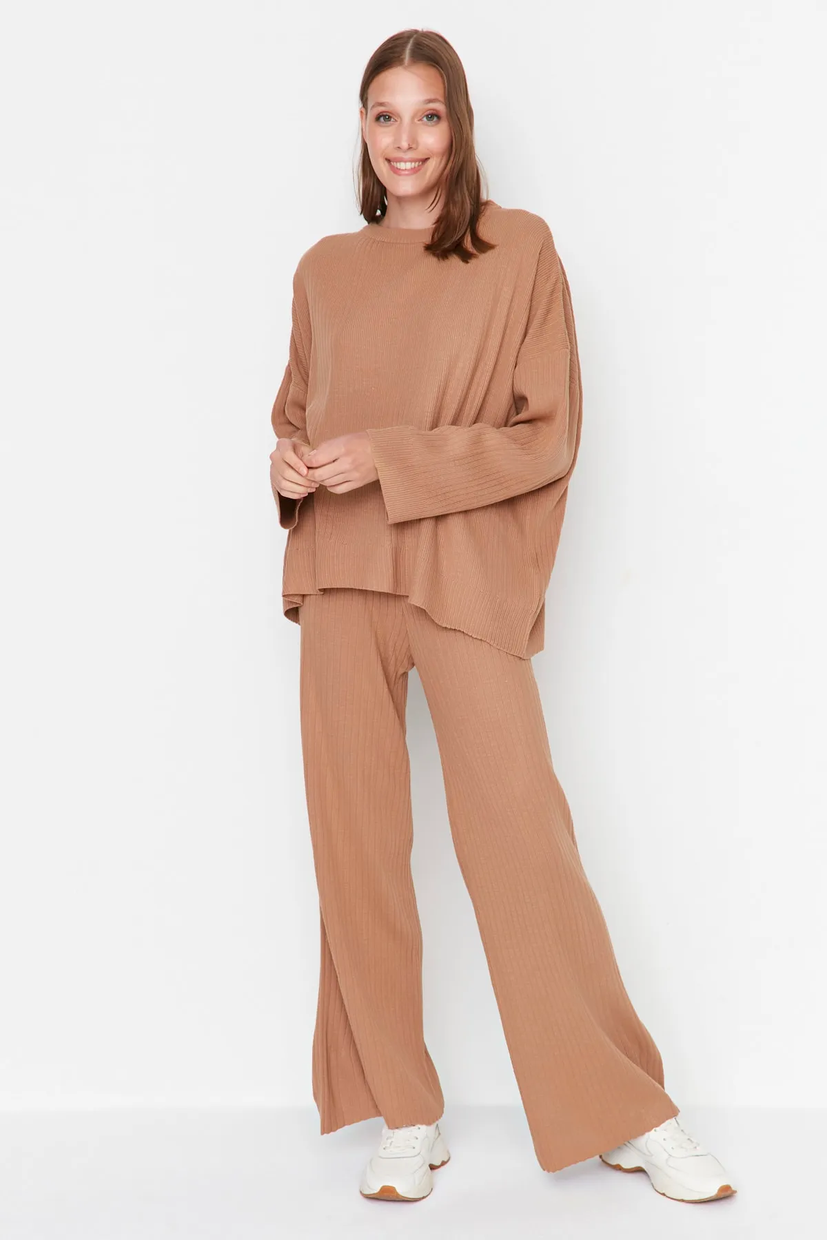Trendyol Collection  Kamelfarbenes Strick-Top-Top-Set mit Rundhalsausschnitt TWOSS20AU0084