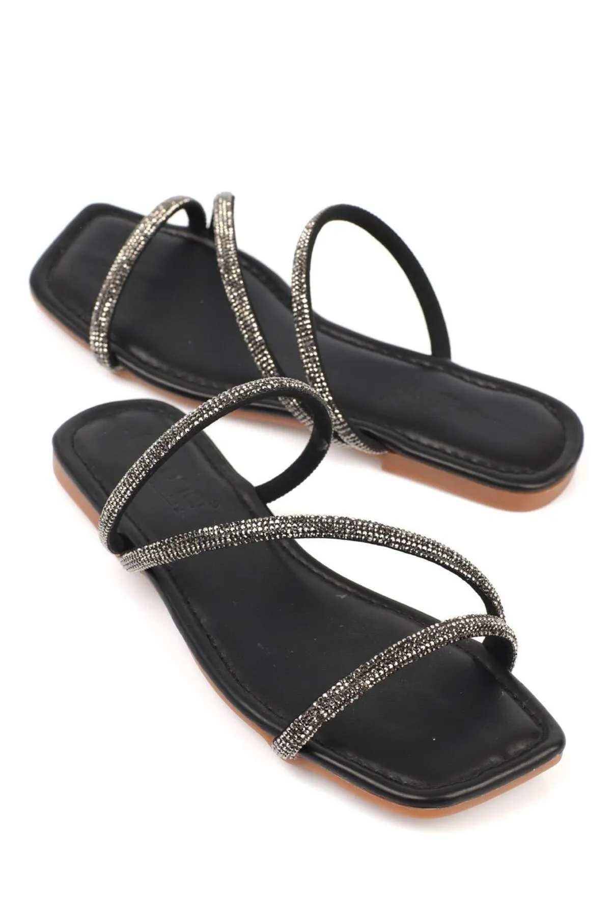 Capone Outfitters  Capone Stoned 3-Striped Flat Heel Quilted Black Damenhausschuhe