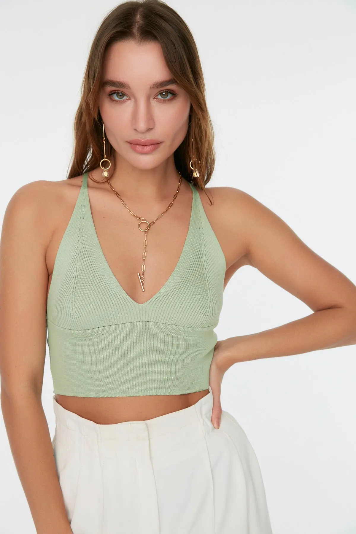 Trendyol Collection  Mintfarbene Strickpulloverbluse mit superkurzer Rückseite und detailliertem Detail TWOSS22BZ0760