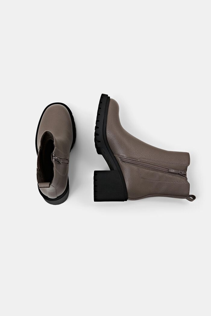 Boots mit grobem Blockabsatz