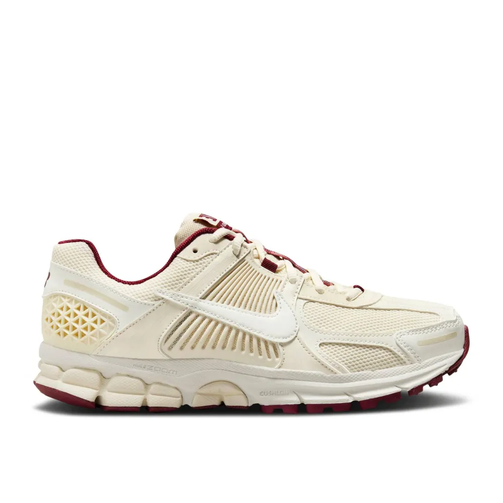 Nike Zoom Vomero 5 WMNS Red Coconut Milk HF0737-111 / weiss