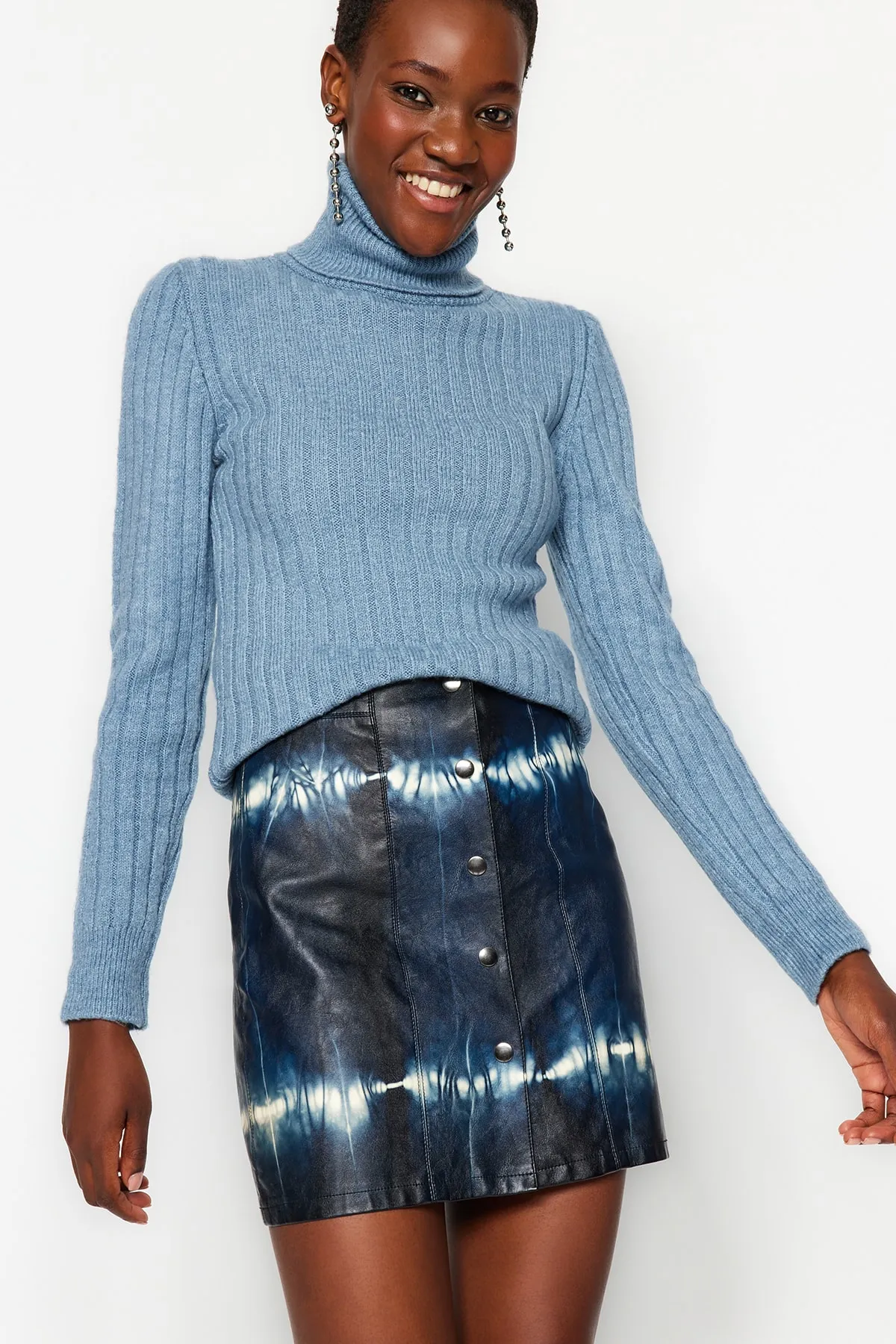 Trendyol Collection  Blauer weich strukturierter Basic-Strickpullover TWOAW20FV0133