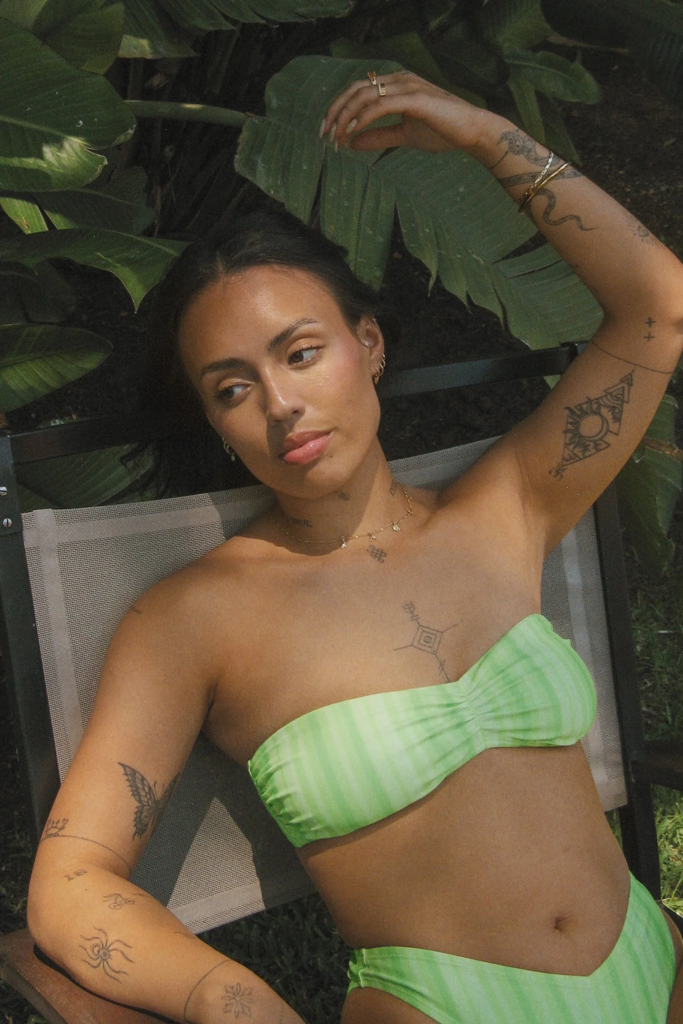 Gestreiftes Bandeau-Bikini-Oberteil