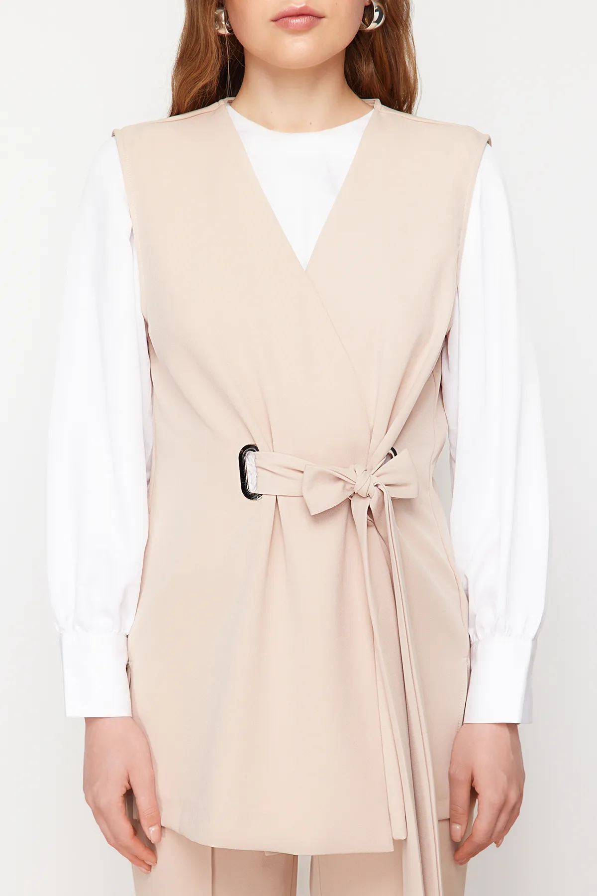 Trendyol Modest  Beiges Accessoire-Set aus gewebter Stoffweste und Hose, Oberteil und Unterteil TCTSS24US00035