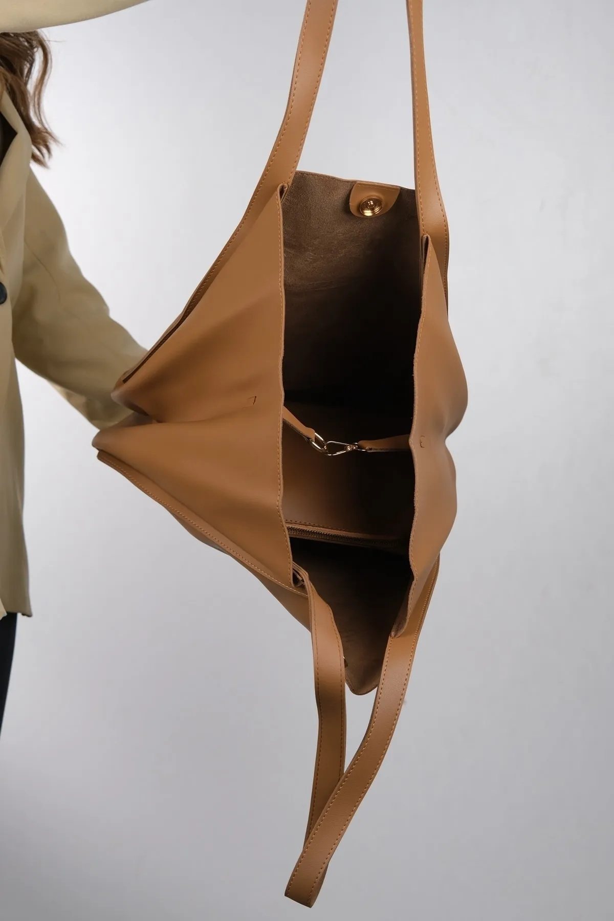 LuviShoes  Klos Tan Damen-Umhängetasche
