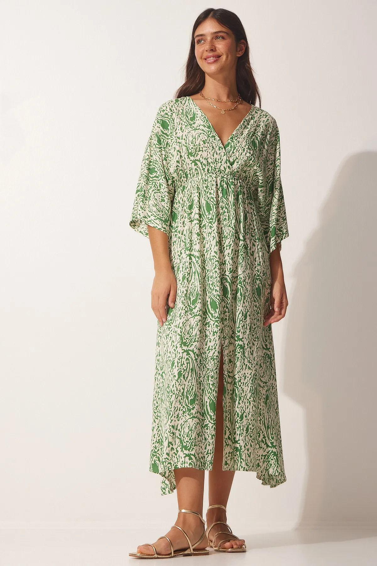 Happiness İstanbul  Hellgrünes Sommerkleid aus Viskose mit tiefem V-Ausschnitt für Damen CI00081