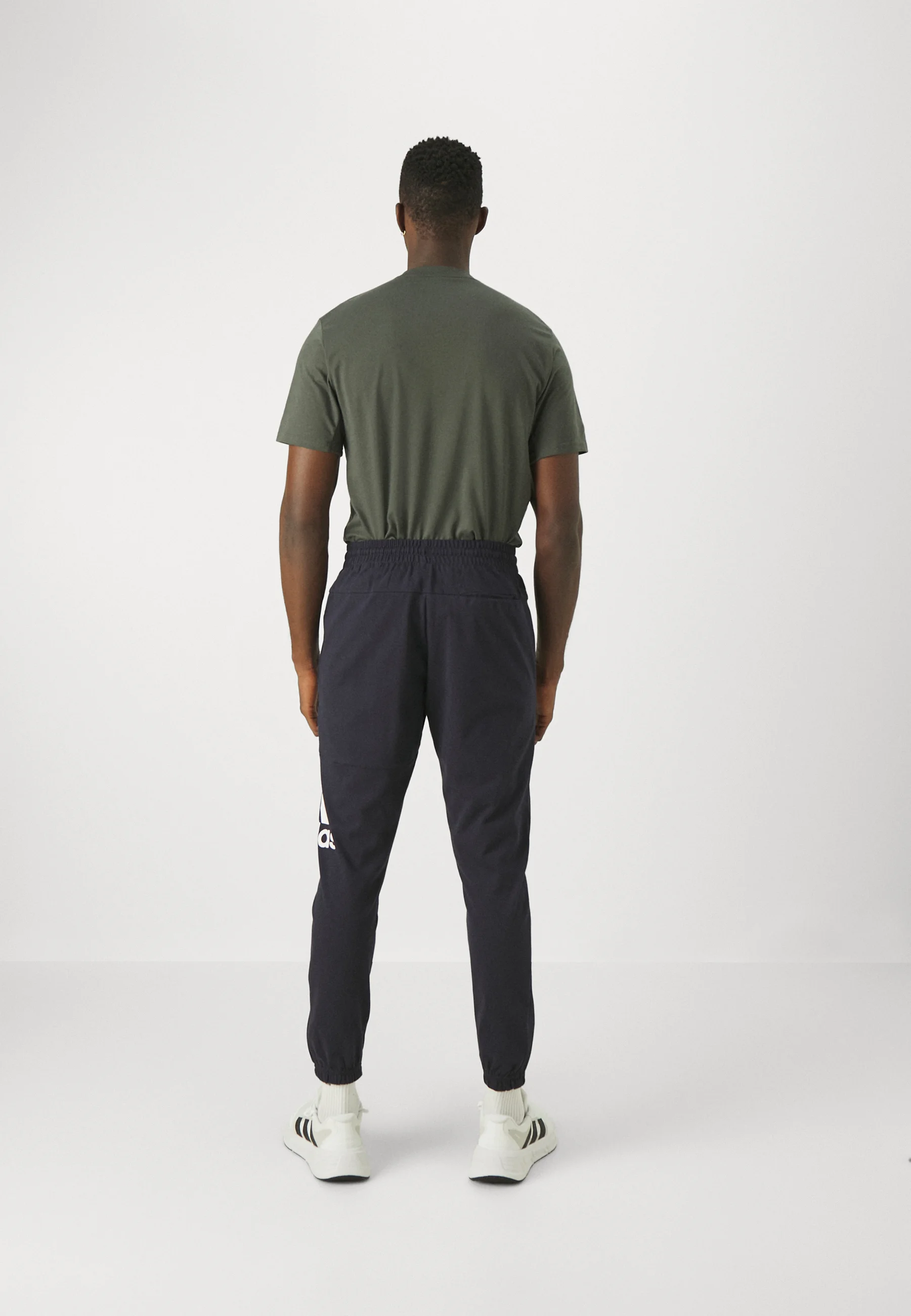adidas Sportswear ESSENTIALS SINGLE TAPERED PANTS - Pantalones deportivos