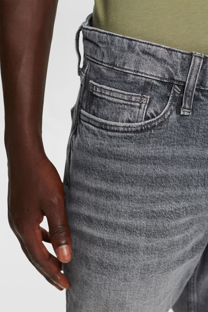 Gerade, konische Jeans mit mittelhohem Bund