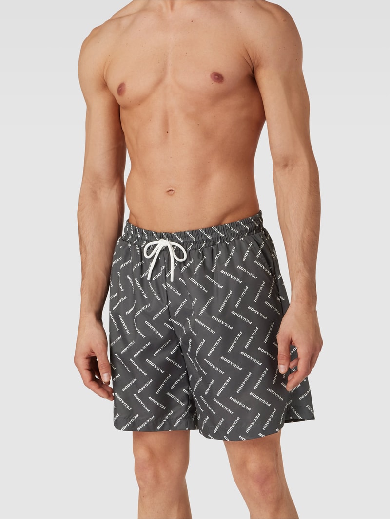 Badehose mit Label-Print Modell 'Kermint' in schwarz