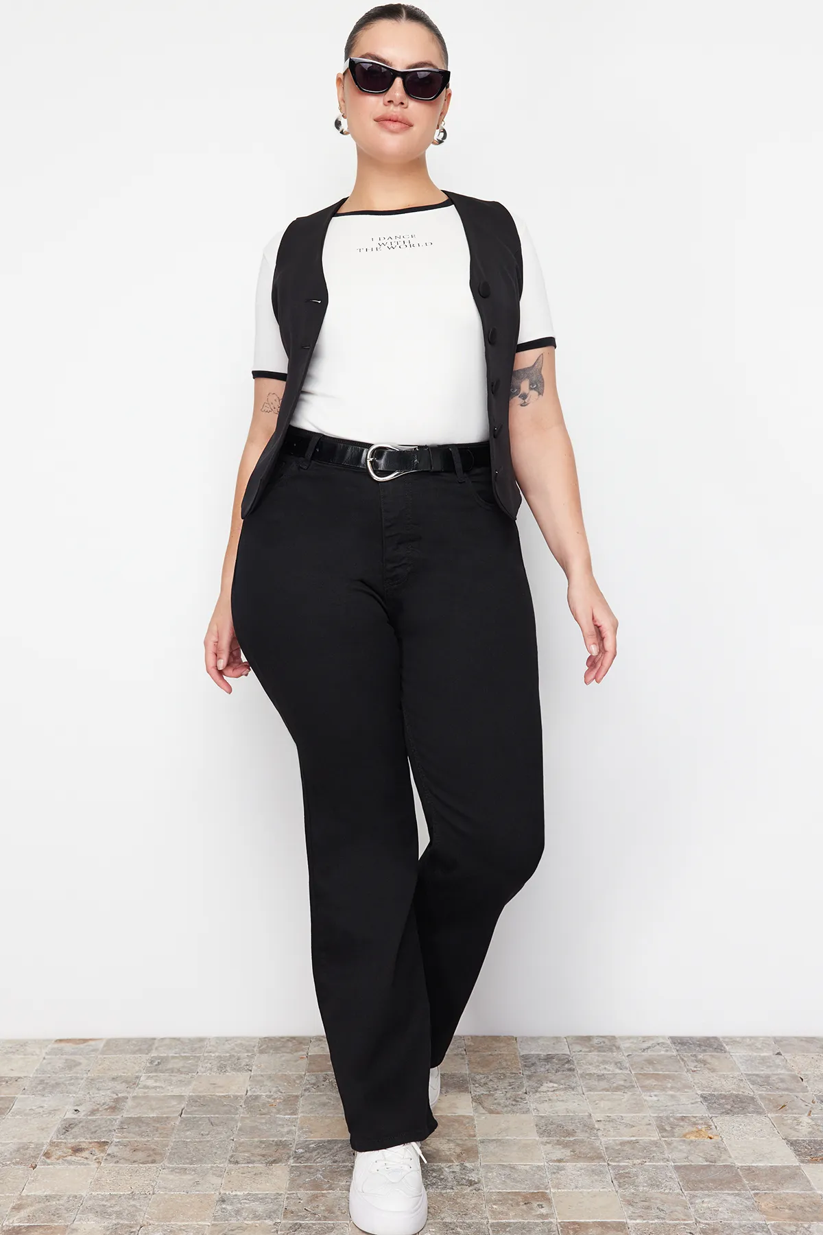 Trendyol Curve  Schwarze Schlagjeans mit hoher Taille TBBAW23JE00001