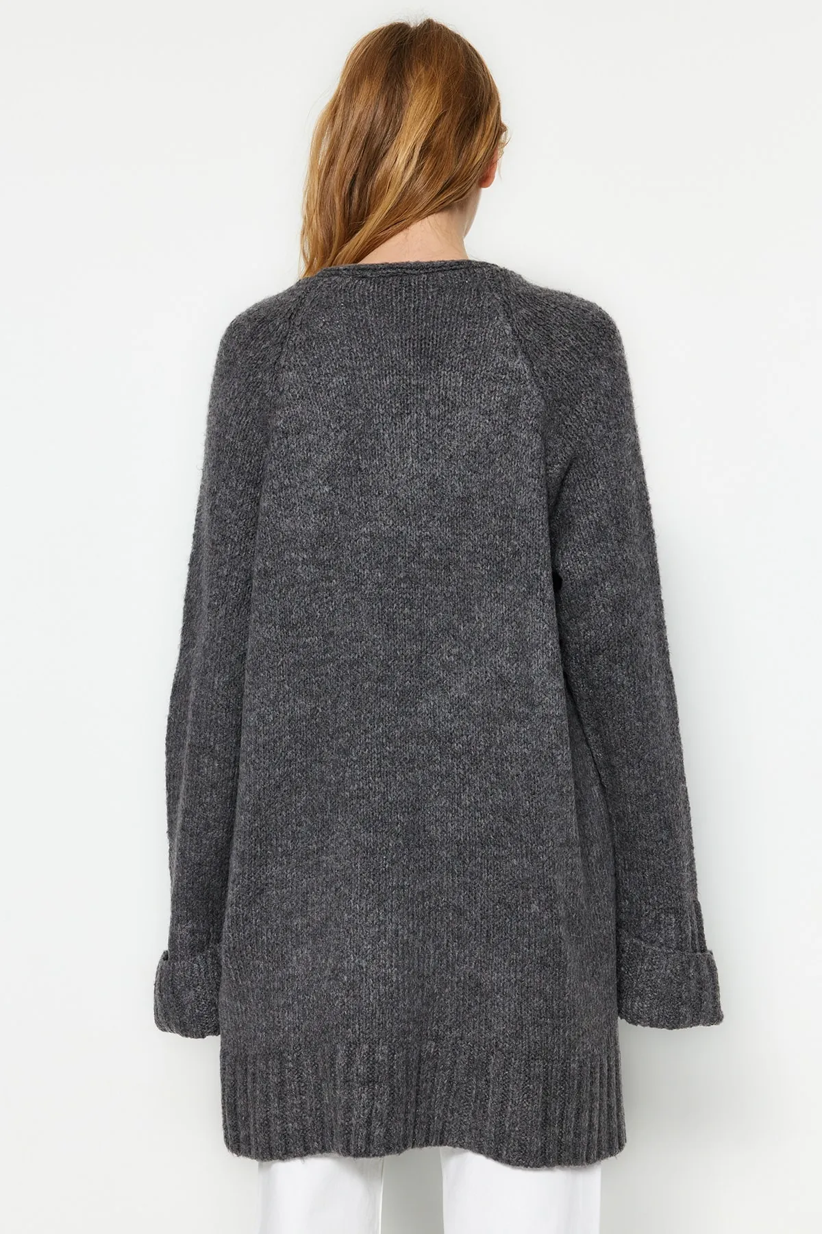 Trendyol Collection  Anthrazitfarbener, weicher, strukturierter Strickcardigan mit weiter Passform TWOAW21HI0555