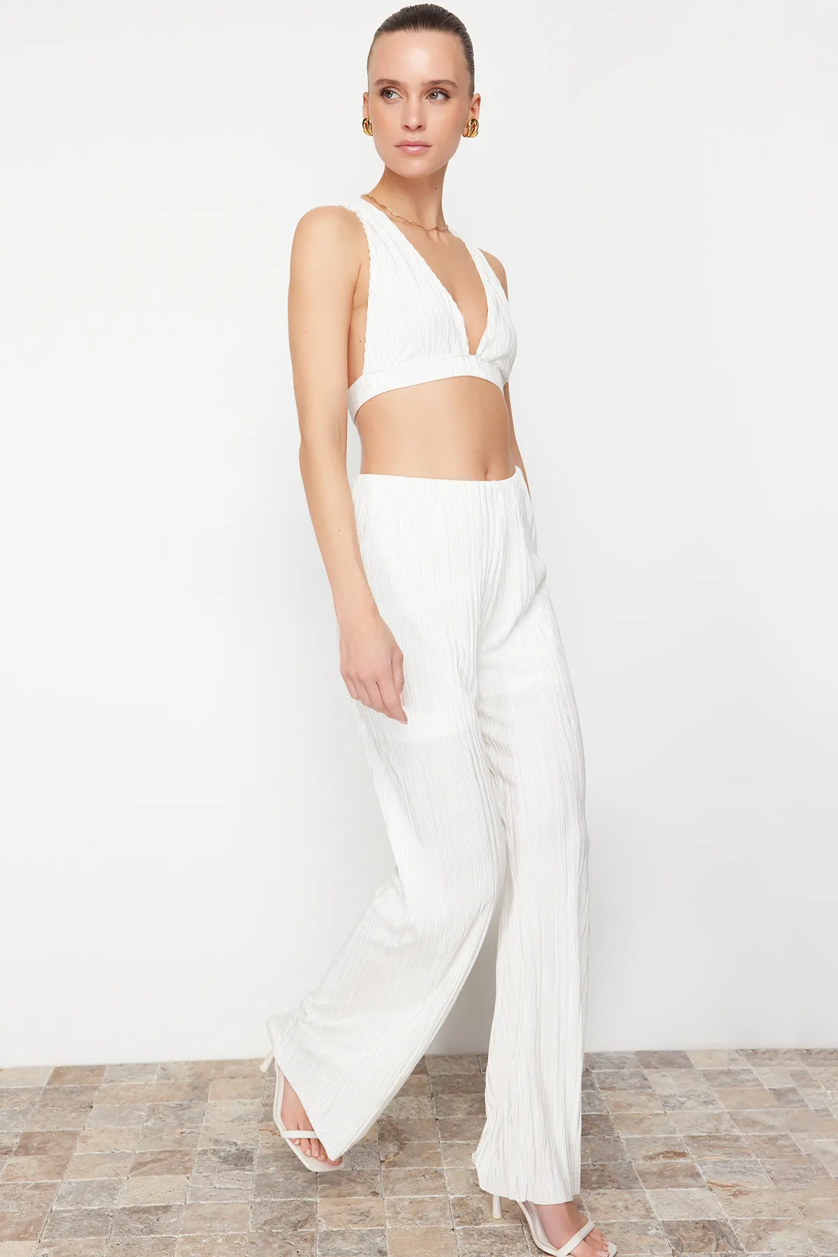 Trendyol Collection  Weiße Stretch-Strickhose mit Bügelfaltenfutter TWOSS24PL00033