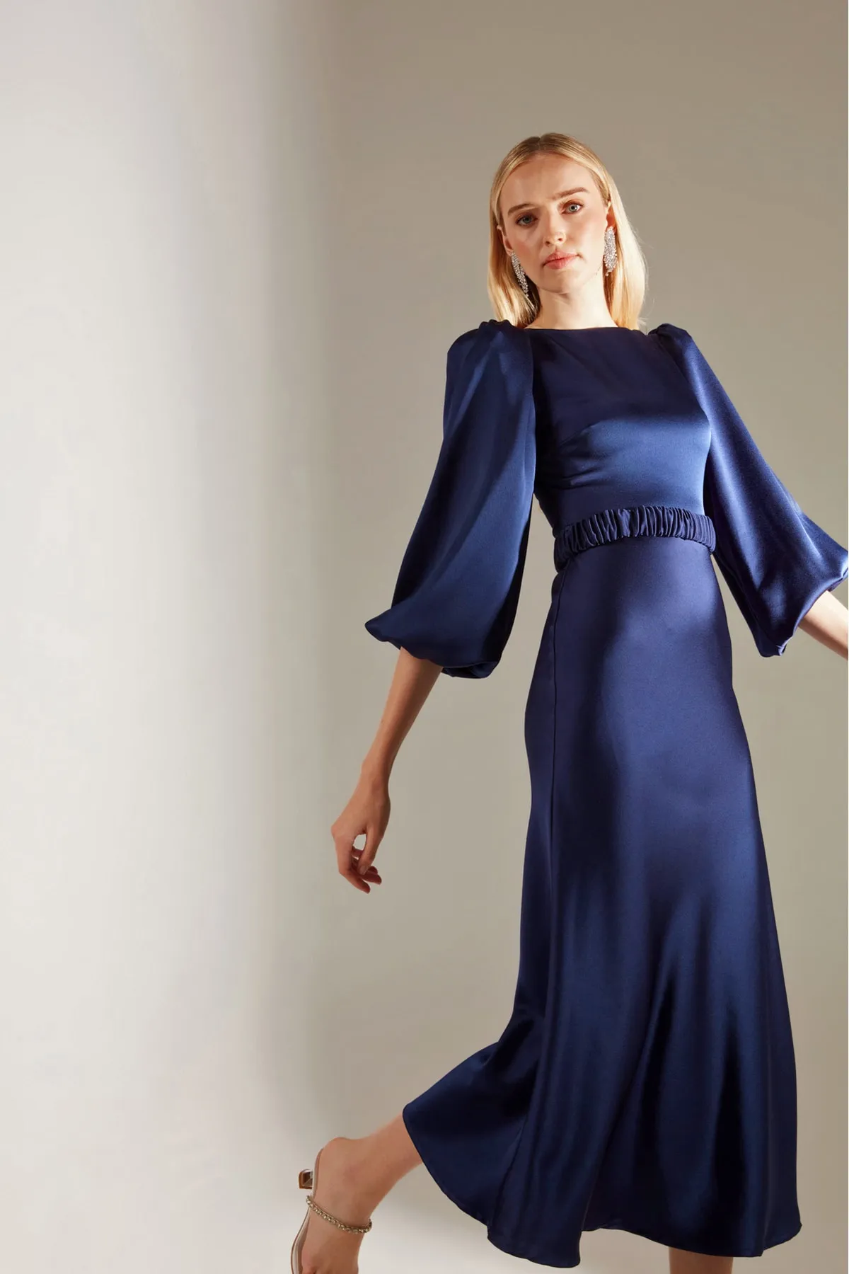 BETTY & SAM  Heleny Special Design Saks Verlobungskleid
