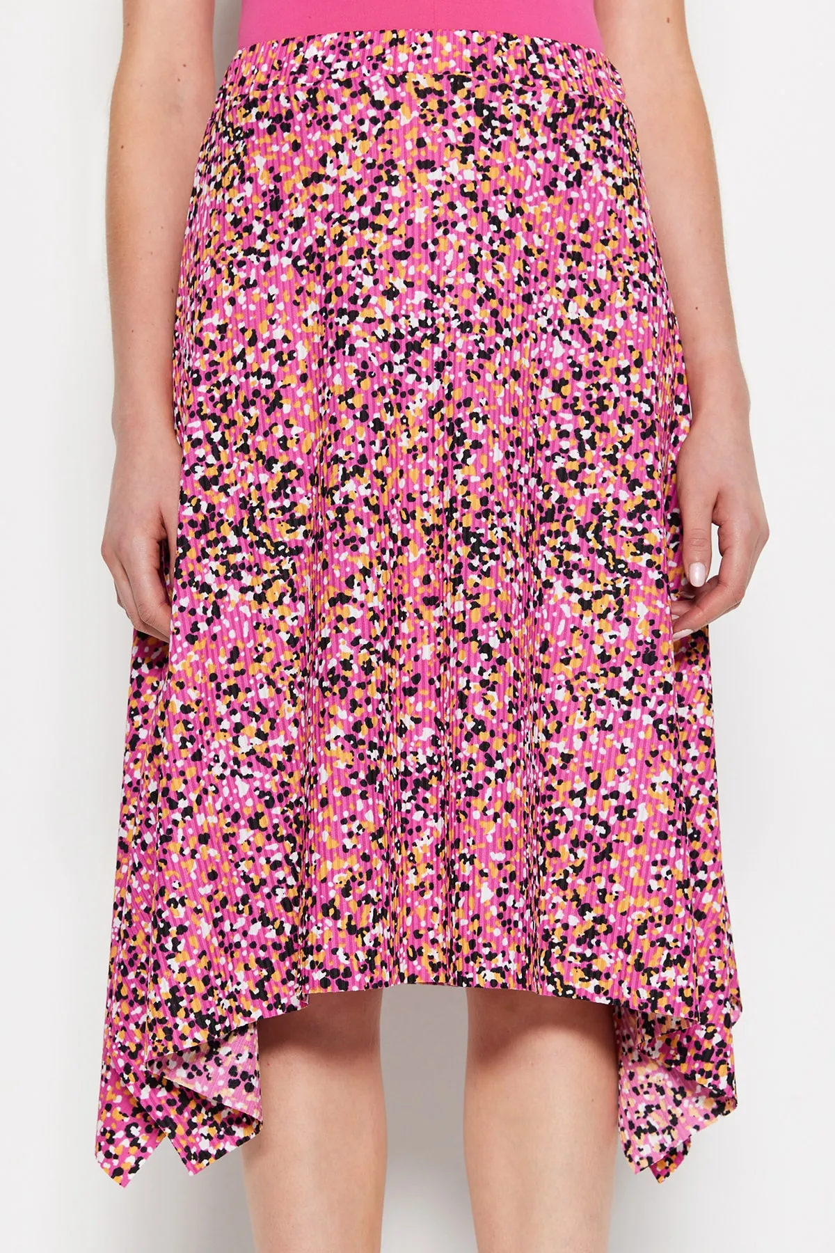 Trendyol Collection  Rosa gemusterter asymmetrischer Midi-Strickrock mit Volant und Stretch TWOAW20ET0440