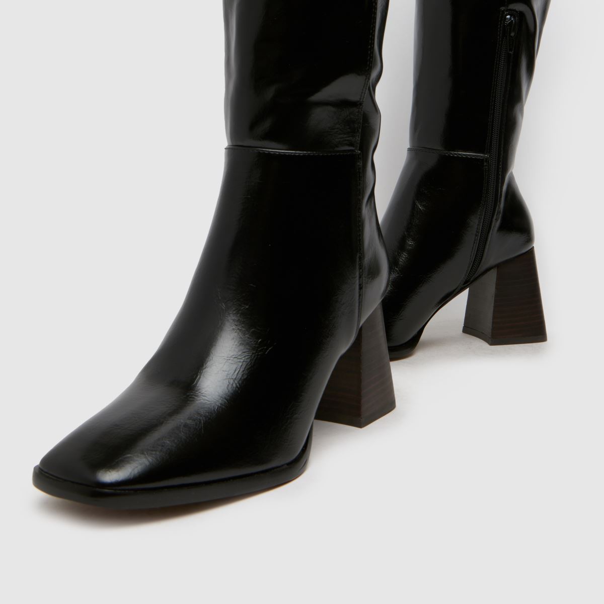 Schuh Dova térdig érő csizma fekete színben