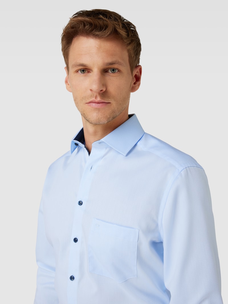 Modern Fit Business-Hemd mit Knopfleiste Modell 'Global' in bleu