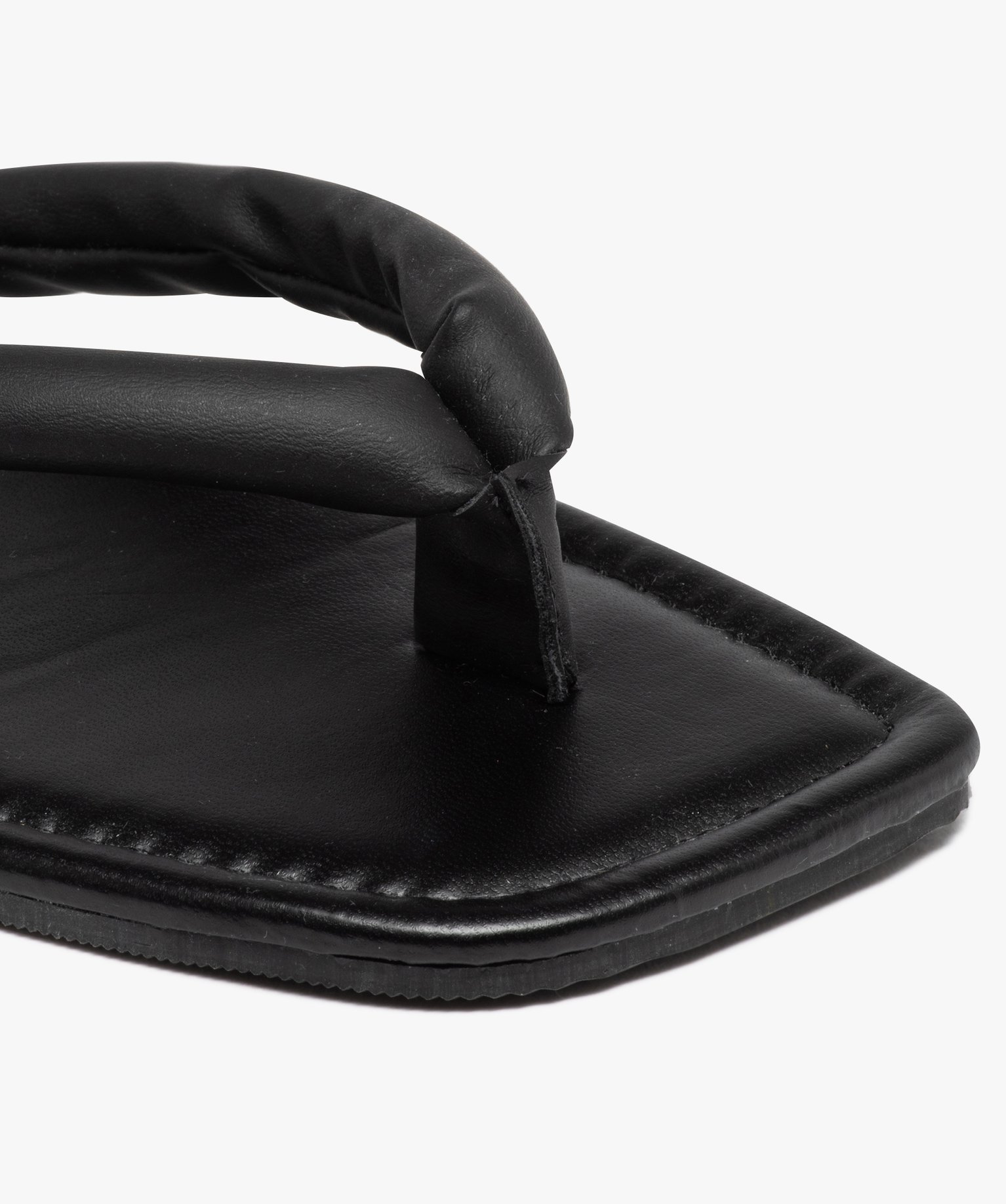 Sandales femme à entre-doigts uni matelassé noir | GEMO
