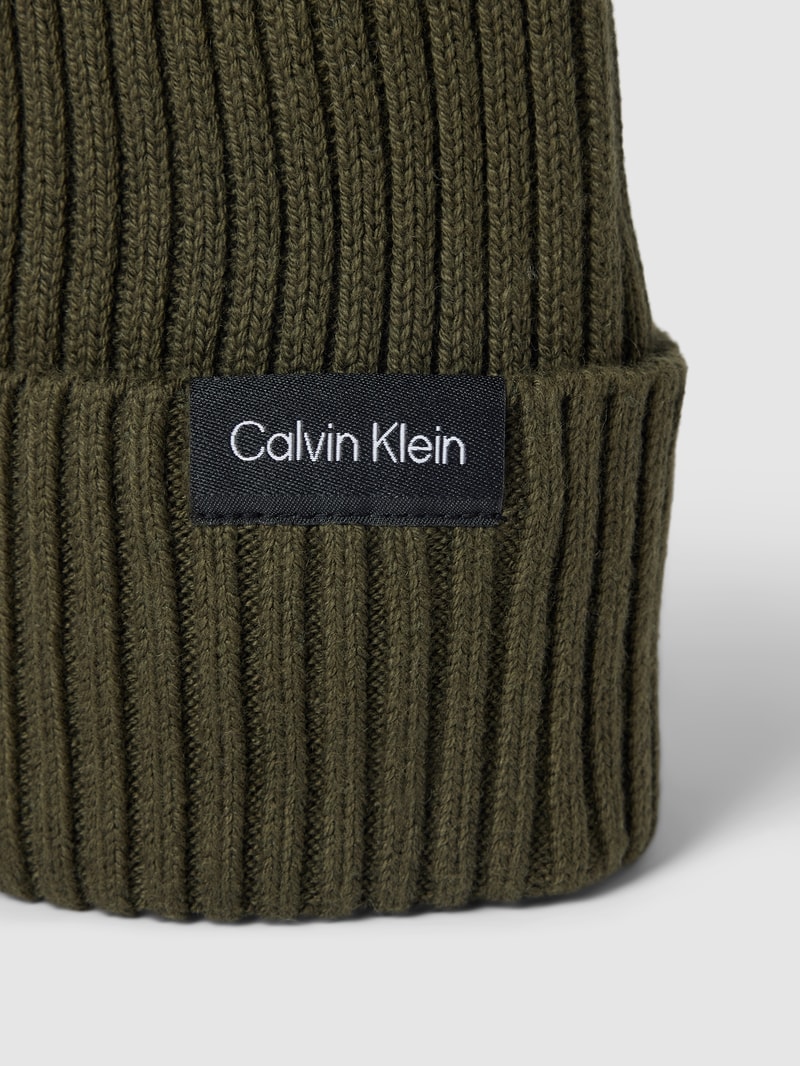 Beanie mit Label-Detail Modell 'CLASSIC' in olivgrün