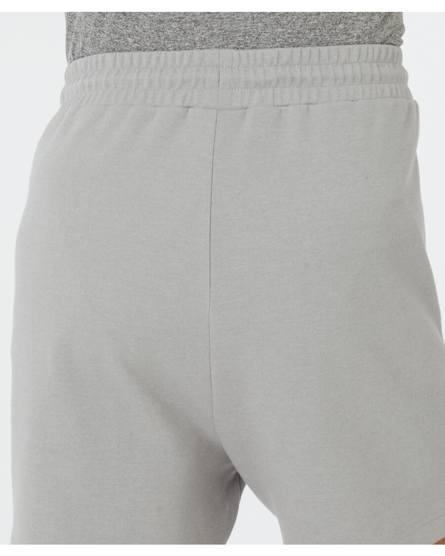 Graue Sport-Shorts
