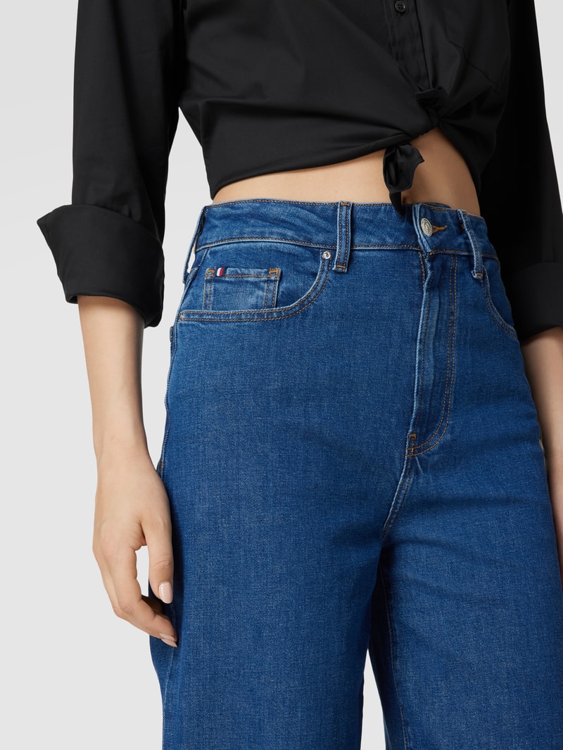 Jeans mit Label-Patch aus Leder in jeans