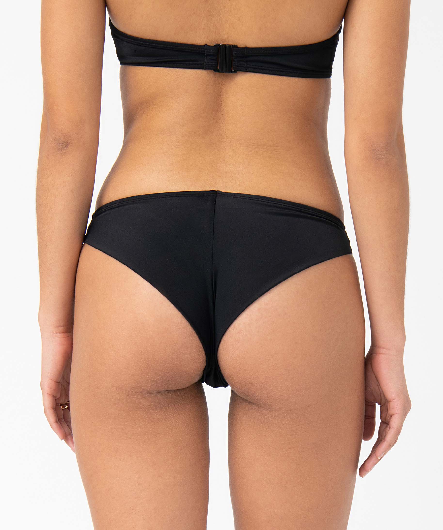 Bas de maillot de bain femme forme tanga noir | GEMO