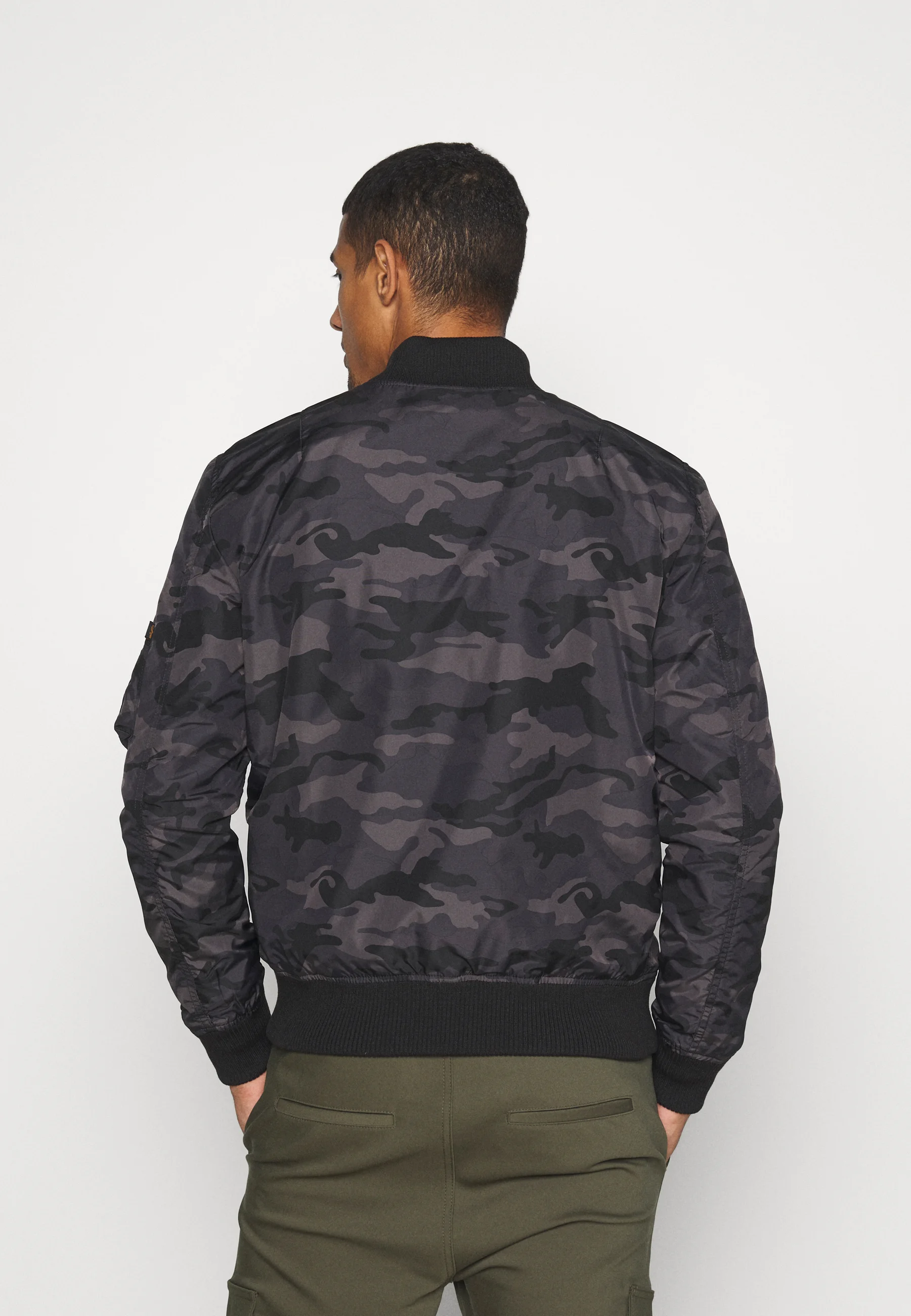 Chaqueta bomber Alpha Industries CAMO