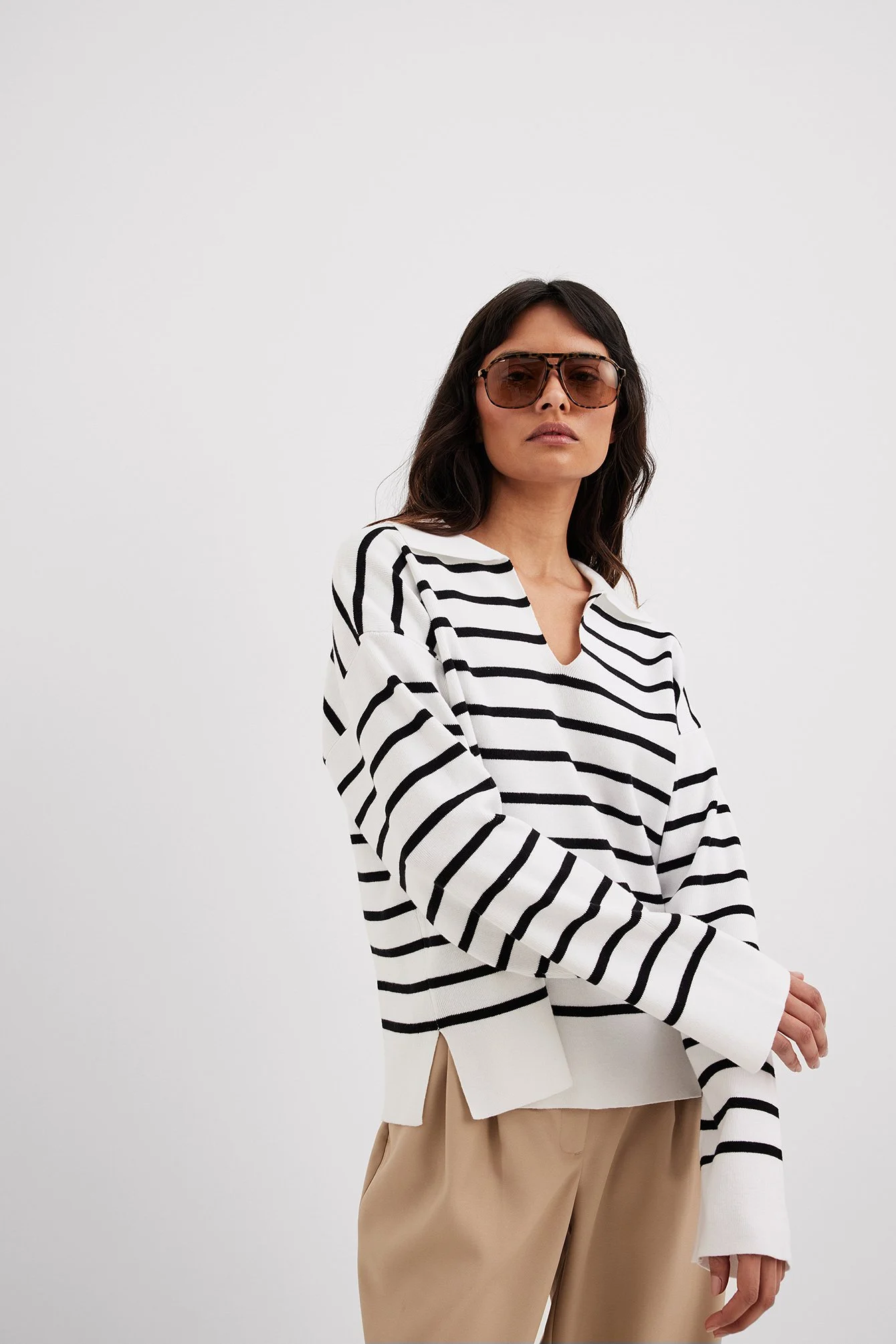 Gestreifter Pullover mit Strickkragen