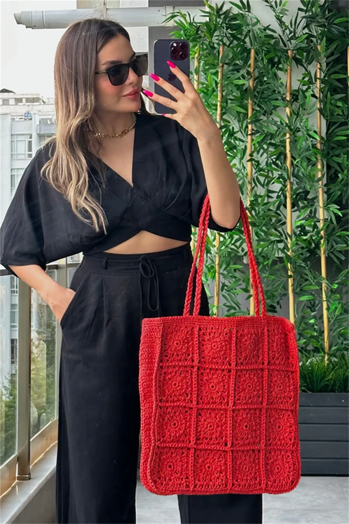 Laluvia  Schwarzer Crop-Anzug mit Schlitzen an den Beinen und Seildetail an der Taille
