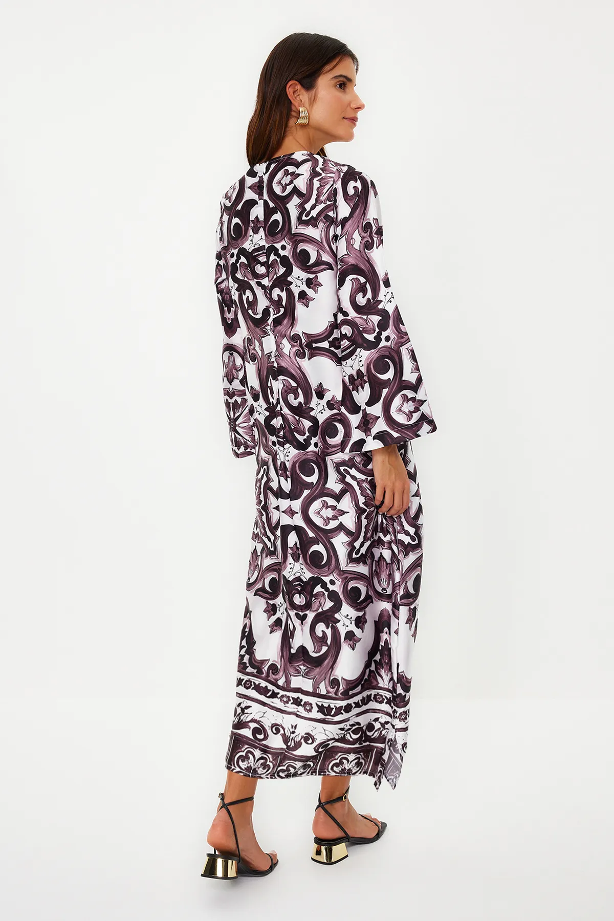 Trendyol Modest  Abendkleid aus braunem Satin mit ethnischem Muster - TCTSS23DB00028
