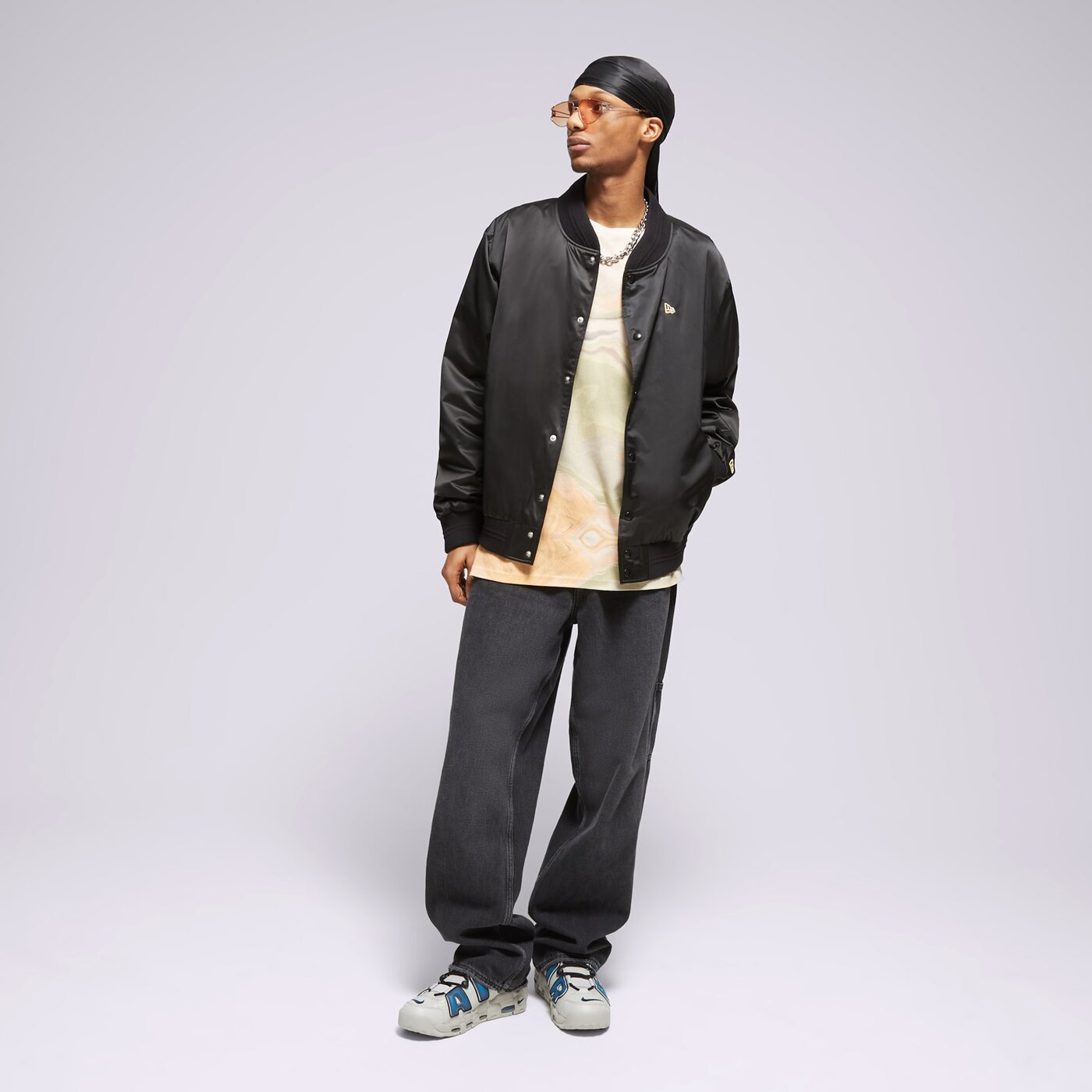 NEW ERA JACKE NE SATIN BOMBER NONE Schwarz