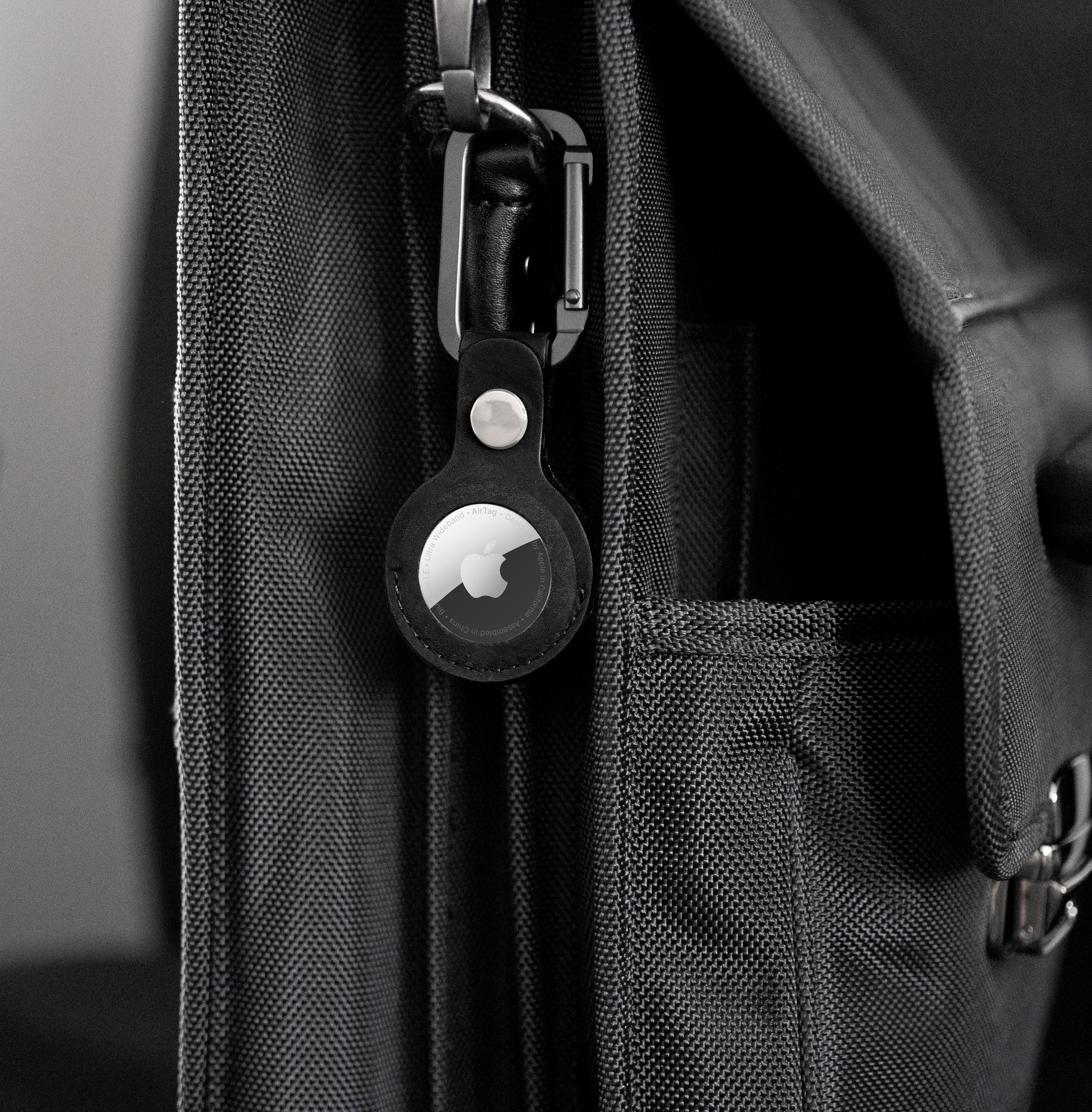 Mister Boncuk Handmade Jewelry Schlüsselanhänger Echtleder Schutzhülle für Apple AirTag mit Karabiner (Anti-Kratz rundum AirTag Hülle, AirTag Schlüsselanhänger mit Karabiner), Airtag Schutzhülle