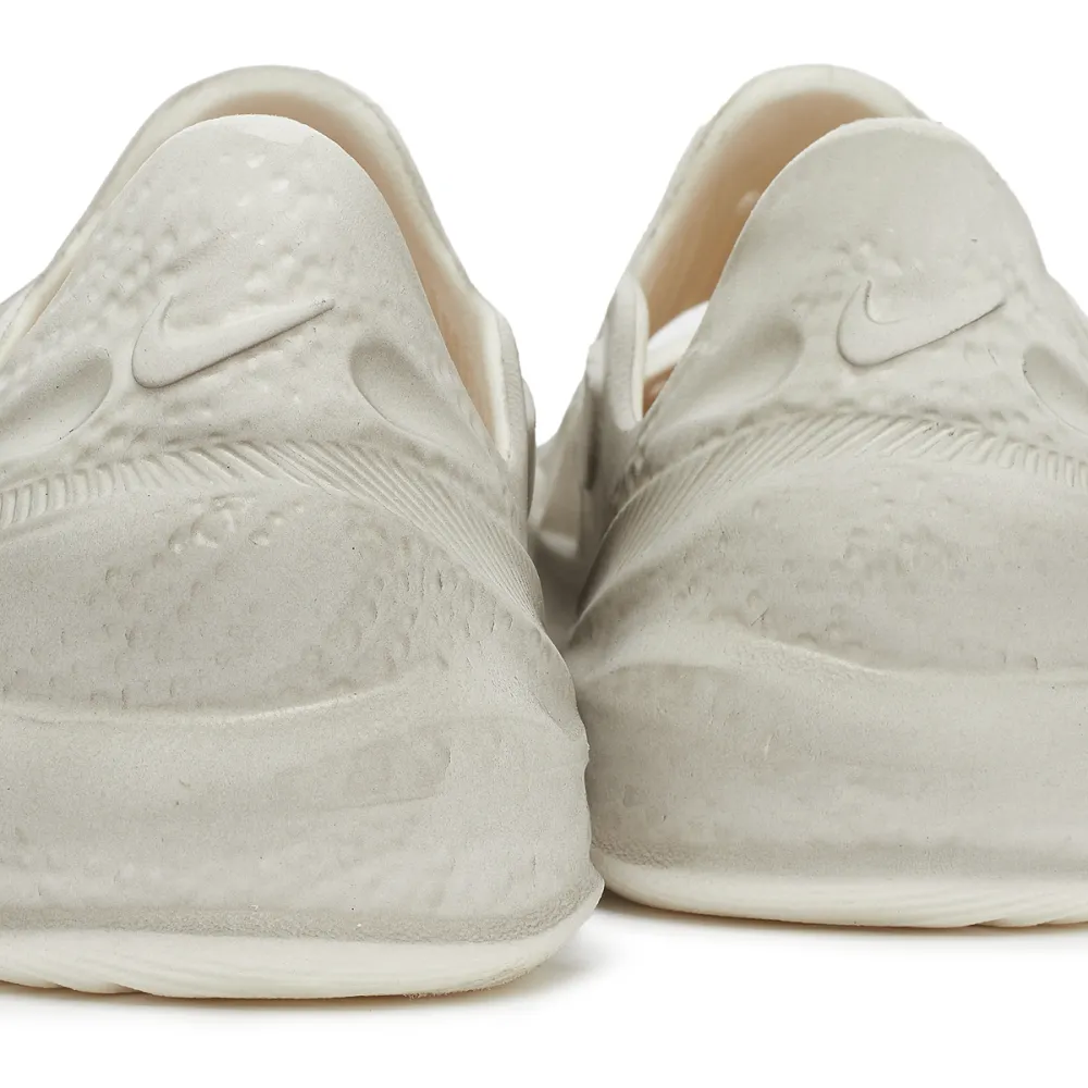 Nike ISPA Universal DM0886-103 / weiss