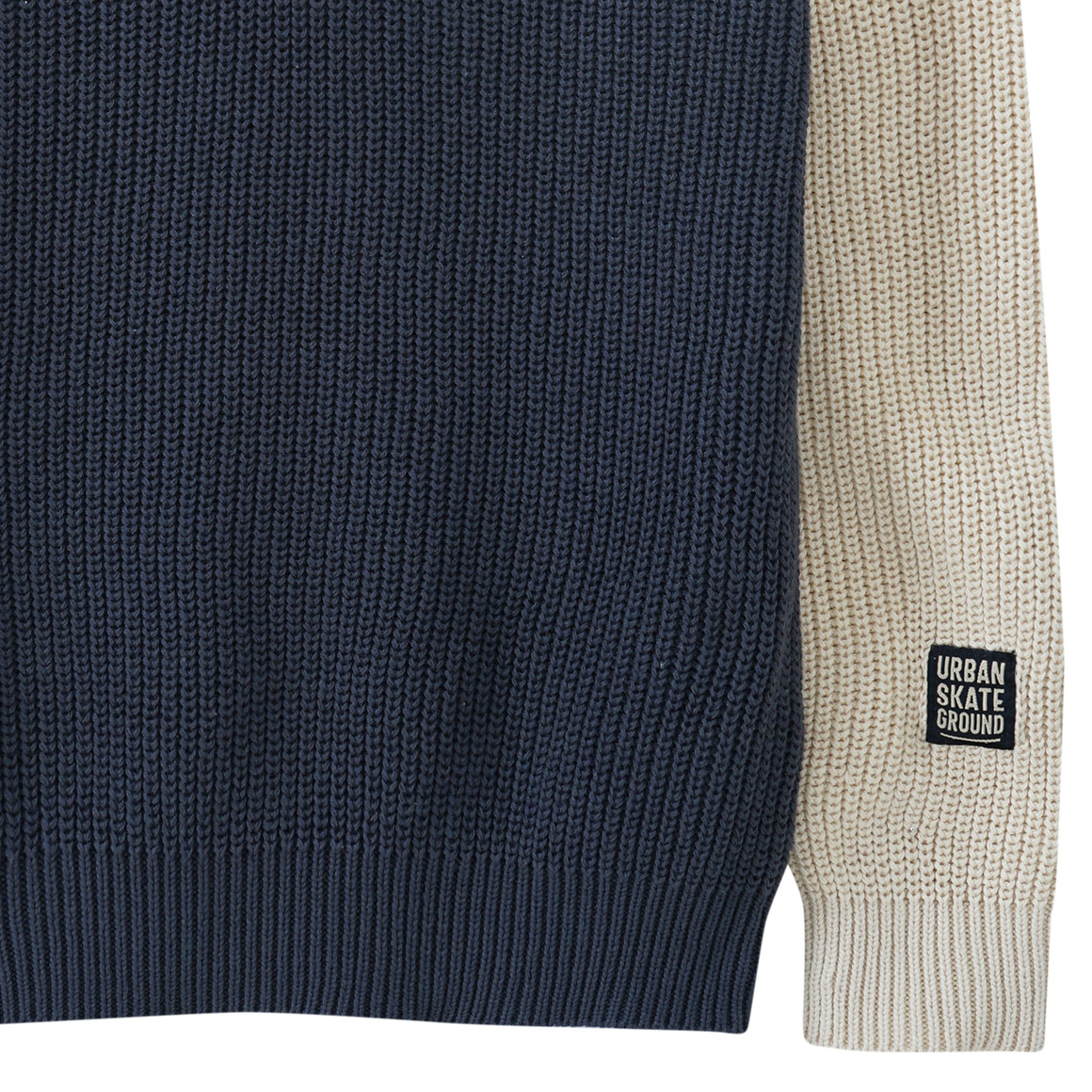 Jungen Strickpullover mit Farbteilern
