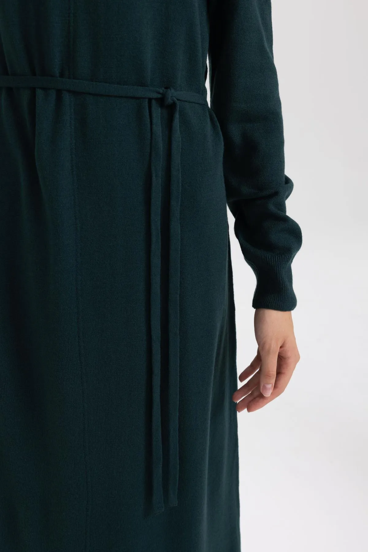 DeFacto  Maxi-Strickkleid mit halbem Rollkragen und langen Ärmeln A9807ax23wn