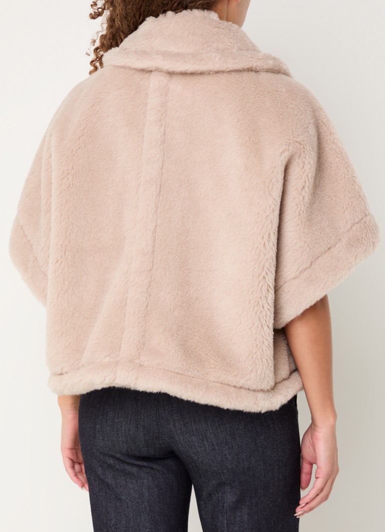 Palton Newterzo de la MaxMara, confecționat dintr-un amestec de lână alpaca.