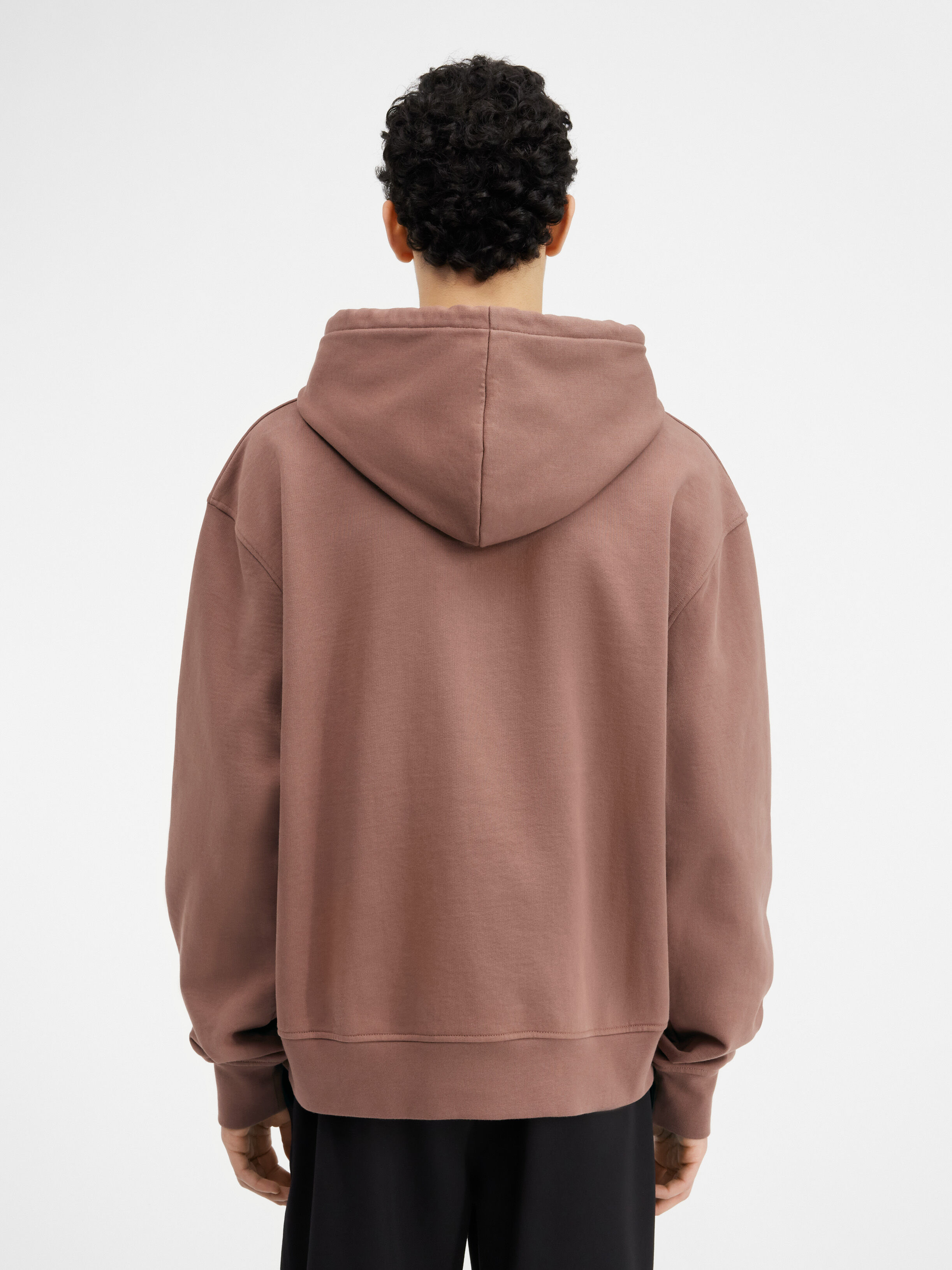 Le sweatshirt brodé