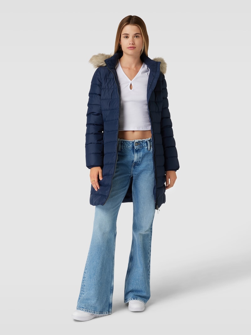 Daunenmantel mit Label-Stitching in marineblau