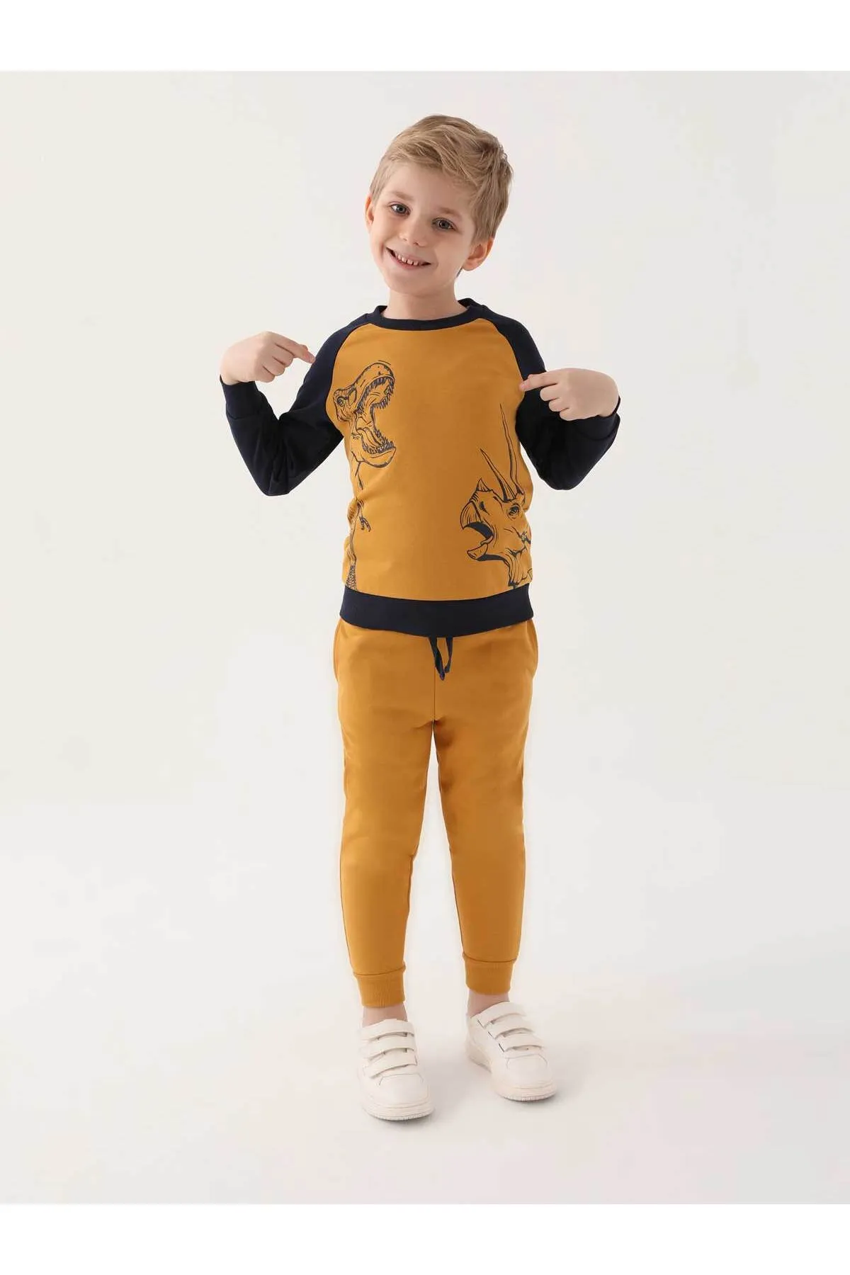 ROLY POLY  Trainingsanzug-Set für Jungen im Alter von 2–7 Jahren – Dunkles Senfgelb