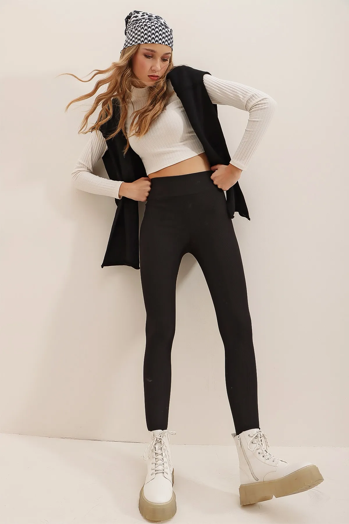 Trend Alaçatı Stili  Schwarze gerippte Lycra-Ottoman-Leggings mit hoher Taille für Damen ALC-X7328