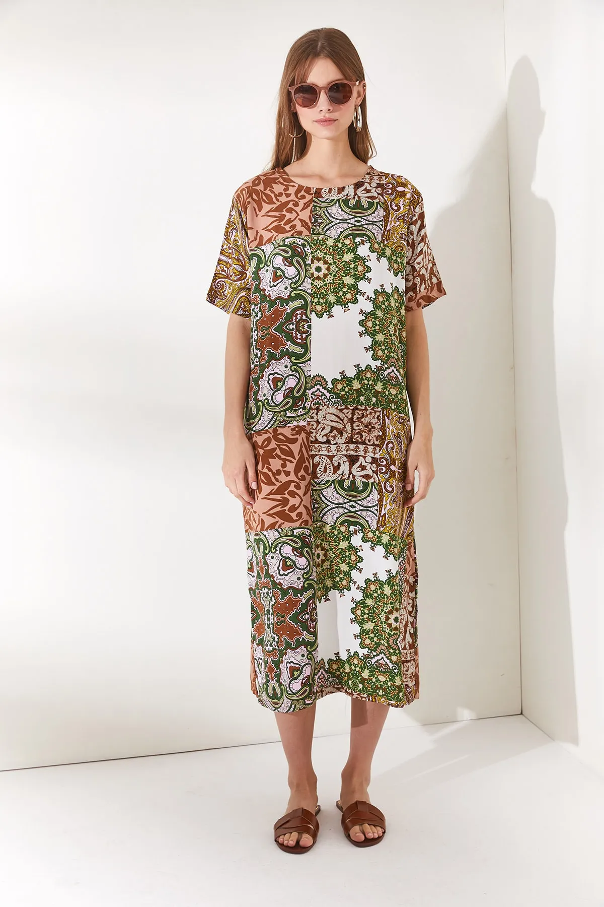 Olalook  Damen-Patch-Mehrfarbiges, seitlich geschlitztes Oversize-Baumwollkleid ELB-19001880