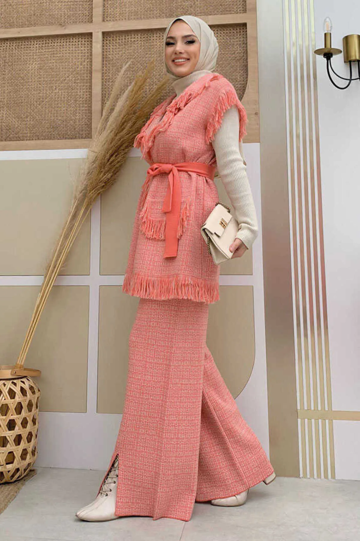 Bym Fashion  Weste mit Quasten, Schlitzdetail, Hose, Strickanzug 22230, Granatapfelblume
