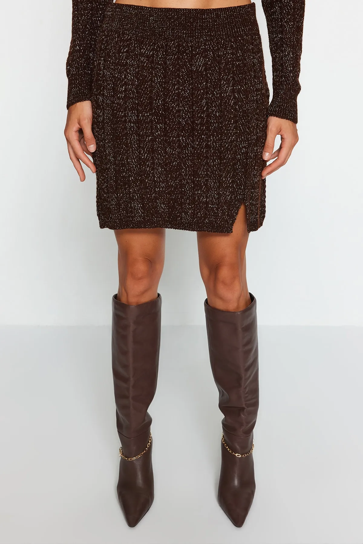 Trendyol Collection  Braunes Glitzer-Set aus Strickoberteil und -unterteil im Cardigan-Stil TWOAW24AU00090